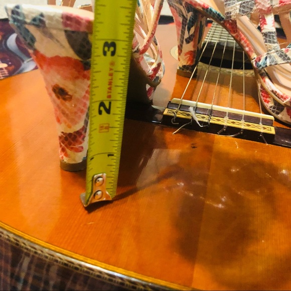 💐Naturalizer Snake Pattern Heeled Sandals! - Picture 13 of 15